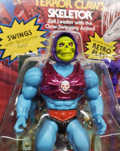 Load image into Gallery viewer, &quot;TERROR CLAWS&quot; SKELETOR- Evil Leader with Claw Swinging Action! Masters of the Universe RETRO PLAY (2022 MOTU) Deluxe Set Action Figure