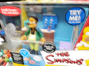 The Simpsons "Kwik-E-Mart & Exclusive Apu" WORLD OF SPRINGFIELD - Playset & Interactive Figure (Playmates)