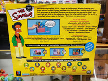 Load image into Gallery viewer, The Simpsons &quot;Kwik-E-Mart &amp; Exclusive Apu&quot; WORLD OF SPRINGFIELD - Playset &amp; Interactive Figure (Playmates)