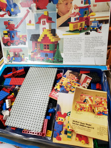 Vintage Lot: Lego Mixed Building Bricks / Blocks Lot Of Parts, 2 1/2 lb (1130 gm) with Box