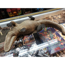 Load image into Gallery viewer, Alligator with Babies Incredible Creatures Figure Safari Ltd Reptile Toy, 2004