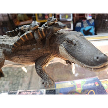 Load image into Gallery viewer, Alligator with Babies Incredible Creatures Figure Safari Ltd Reptile Toy, 2004