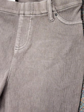 Load image into Gallery viewer, Time and Tru Stretch Denim Jeggings Front Pocket Detail