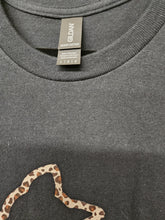 Load image into Gallery viewer, Gildan Heavy Cotton collar label showing size Large