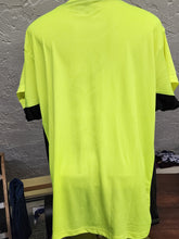 Load image into Gallery viewer, Back view on mannequin size 3XL