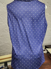 Load image into Gallery viewer, Back view of sleeveless polka dot polo on mannequin