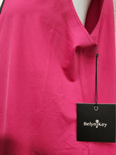 Load image into Gallery viewer, Side profile of top with Belyn Key black hangtag