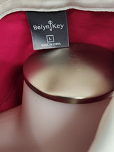 Load image into Gallery viewer, Belyn Key neck label showing size Large
