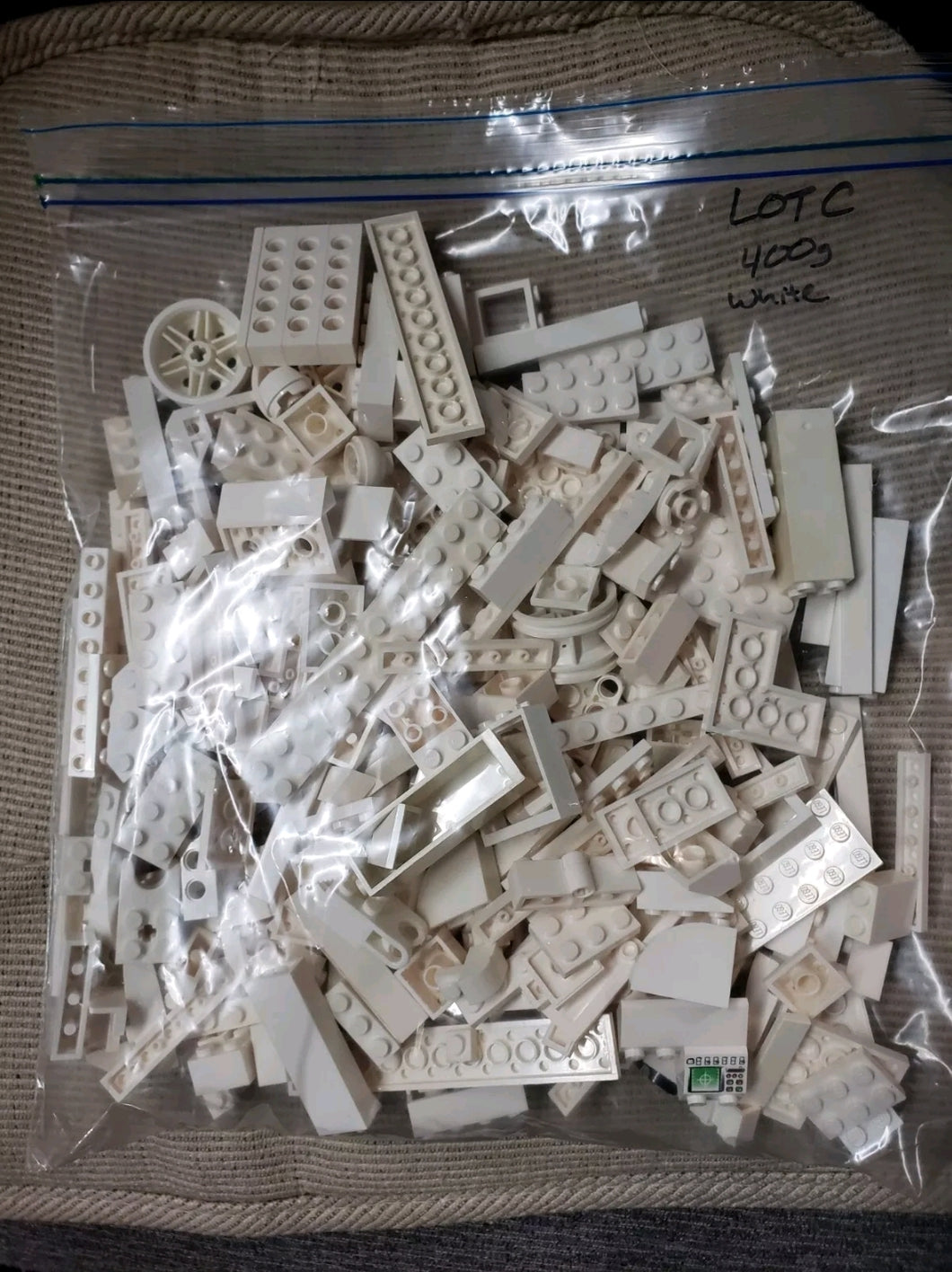 Lot C: Lego (WHITE) Mixed Building Bricks / Blocks Lot Of Parts, Pieces, Bricks of LEGO 3/4+ lb (406 gm)