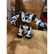 Load image into Gallery viewer, WowWee 14" RoboSapien Humanoid Radio Control Robot 2004 "NO REMOTE"