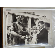 Load image into Gallery viewer, NBC Press Photo 9/25/65 "I Dream Of Jeannie" 7" x 9" Kiel, Barbara Eden, Kiel
