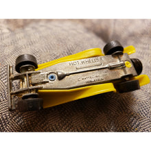 Load image into Gallery viewer, Lot Of 3 Vintage Hot Wheels Die Cast Cars. 1974, 78, 80 Bubble Gunner, More