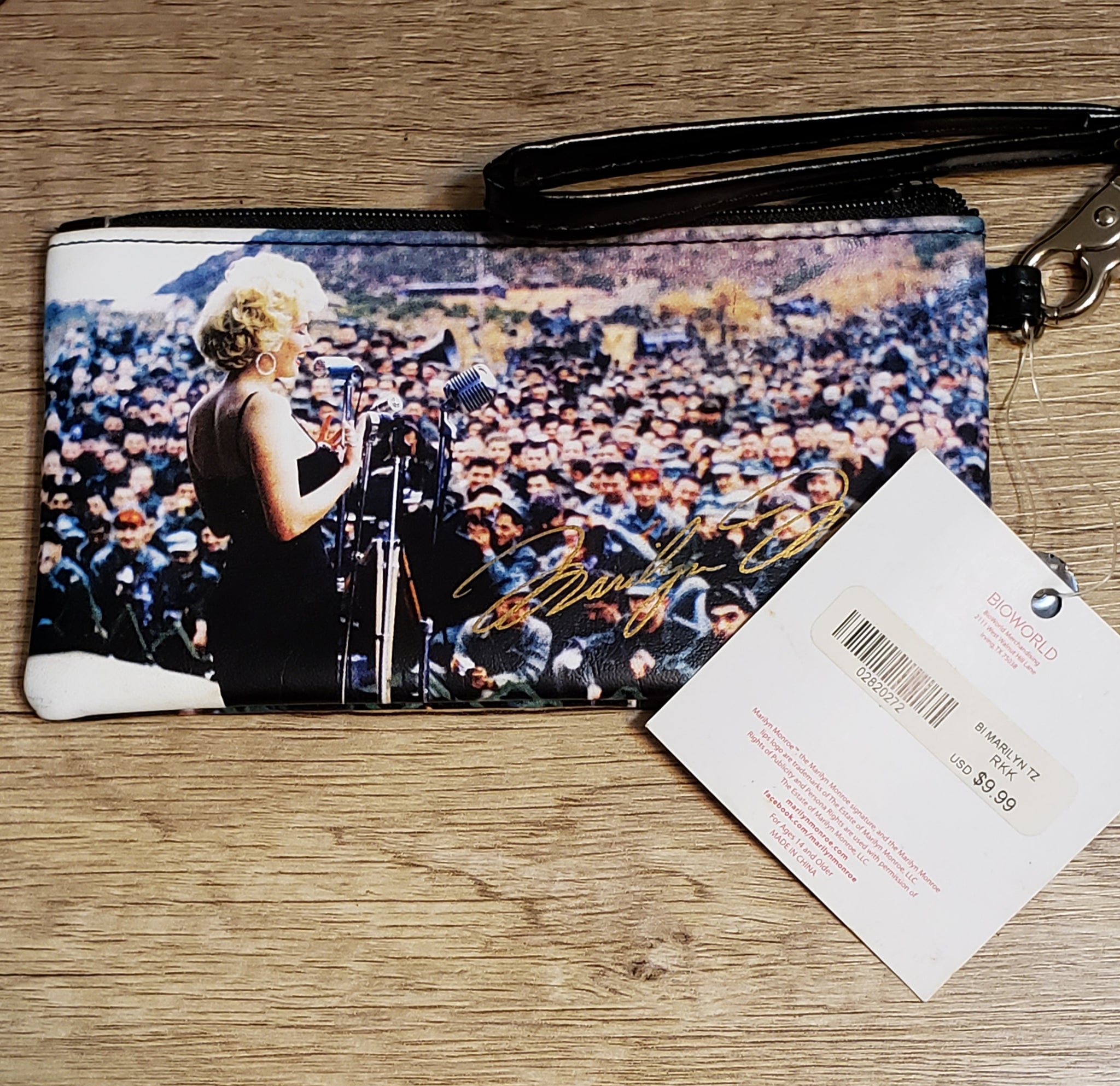 BIOWORLD Official MARILYN MONROE on Stage Clutch, Zipper Wallet – Ottomic  Blue Collectibles