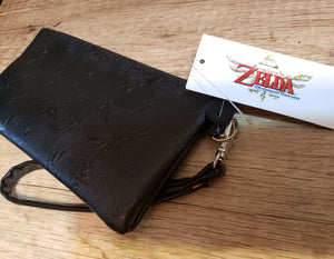 BIOWORLD Official NINTENDO (NES) Legend of Zelda Clutch, Hyrule/Triforce Zipper Wallet