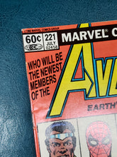Load image into Gallery viewer, Avengers #221 She Hulk &amp; Hawkeye Join Avengers MARVEL COMICS 1982 Key Comic G/VG
