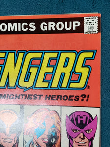 Avengers #221 She Hulk & Hawkeye Join Avengers MARVEL COMICS 1982 Key Comic G/VG